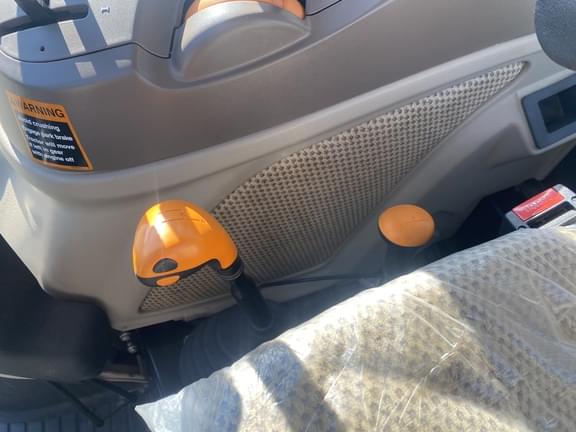 Image of John Deere 6120E equipment image 2