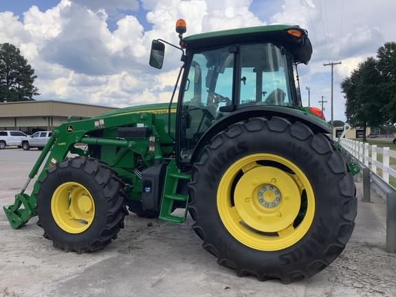 Image of John Deere 6120E equipment image 3