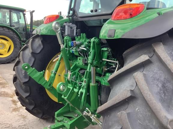 Image of John Deere 6120E equipment image 2