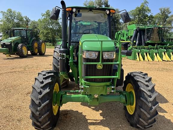 Image of John Deere 6120E equipment image 2