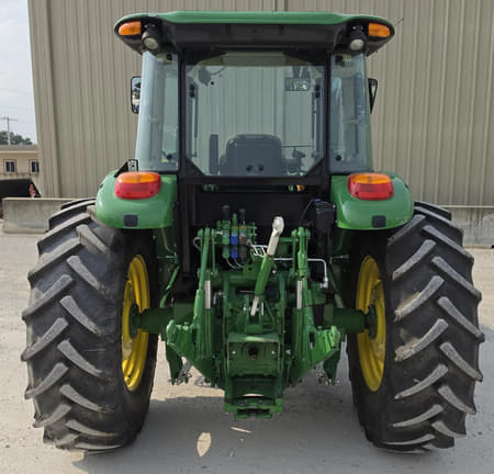 Image of John Deere 6120E equipment image 3