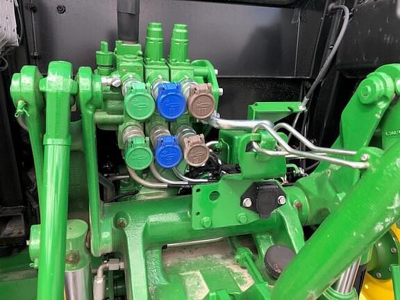 Image of John Deere 6120E equipment image 4