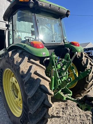Image of John Deere 6120E equipment image 4