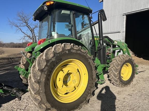 Image of John Deere 6120E equipment image 2