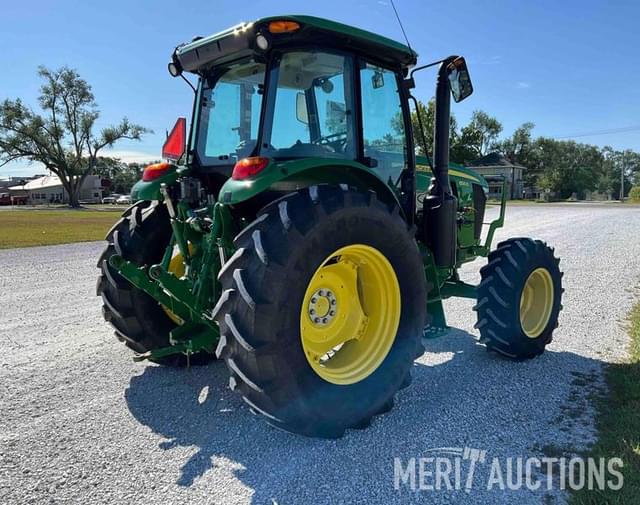 Image of John Deere 6120E equipment image 4