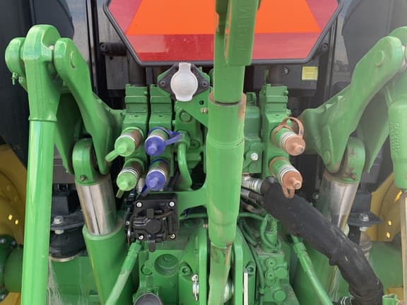 Image of John Deere 6120M equipment image 4