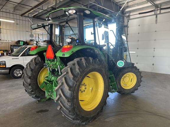 Image of John Deere 6120M equipment image 4