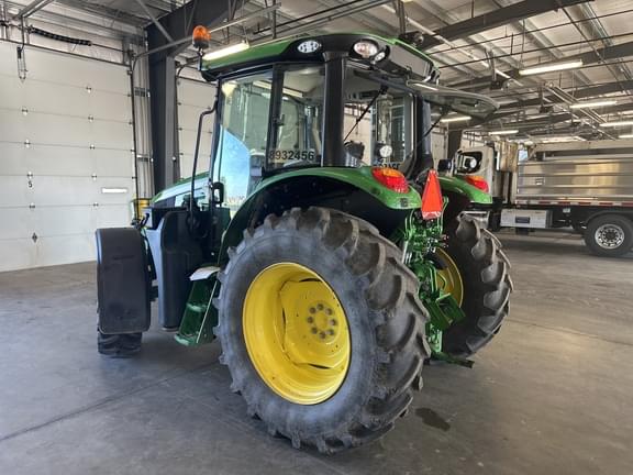 Image of John Deere 6120M equipment image 2