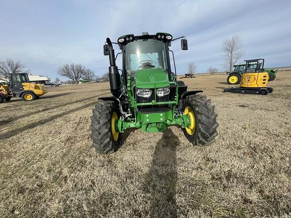 Image of John Deere 6120M equipment image 1