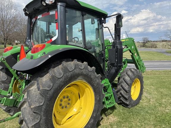 Image of John Deere 6120M equipment image 2