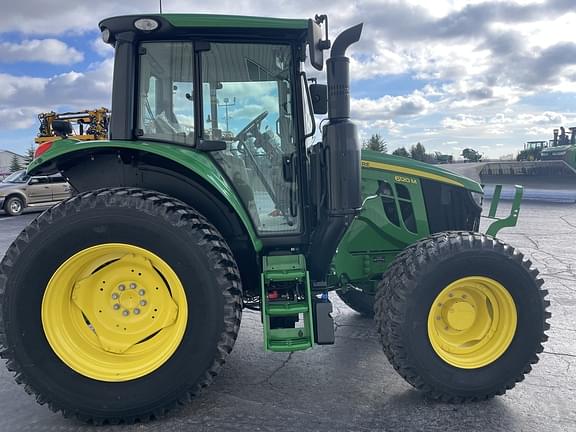 Image of John Deere 6120M equipment image 2