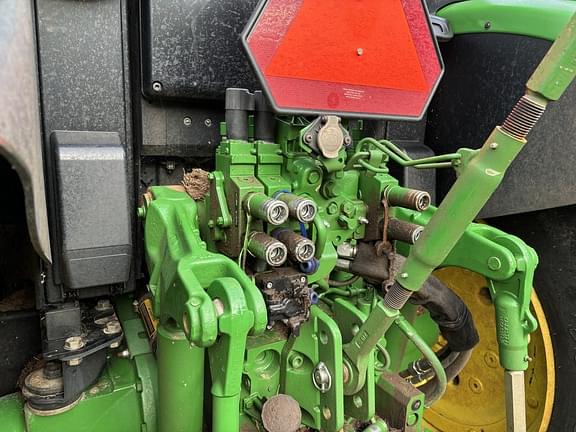 Image of John Deere 6120M equipment image 4