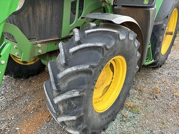 Image of John Deere 6120M equipment image 3