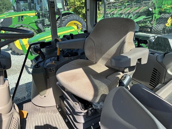 Image of John Deere 6120M equipment image 4