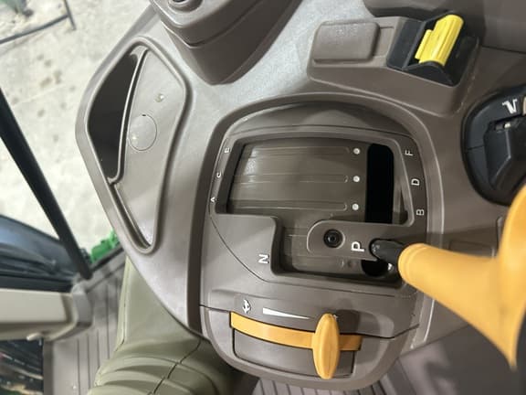 Image of John Deere 6120M equipment image 4