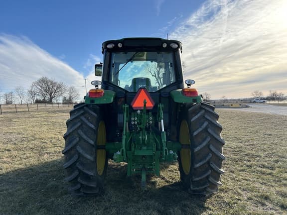 Image of John Deere 6120M equipment image 4