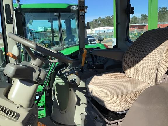 Image of John Deere 6120M equipment image 4