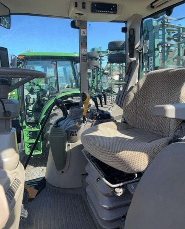 Image of John Deere 6120M equipment image 4