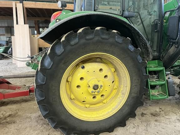 Image of John Deere 6120M equipment image 2