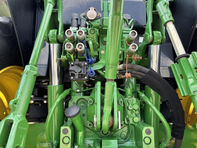 Image of John Deere 6120M equipment image 4