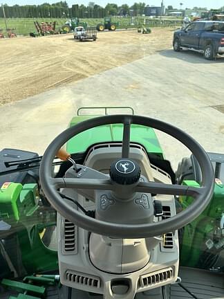 Image of John Deere 6120M equipment image 2