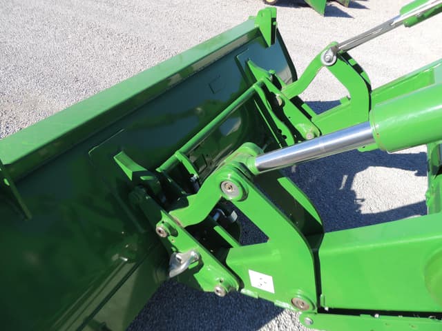 Image of John Deere 6120M equipment image 4