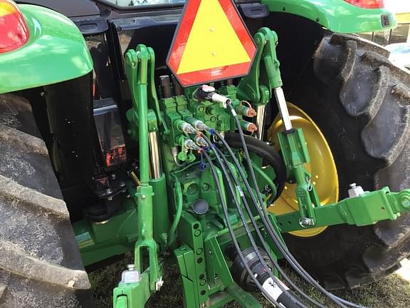 Image of John Deere 6120M equipment image 4