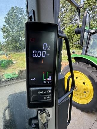 Image of John Deere 6120M equipment image 4