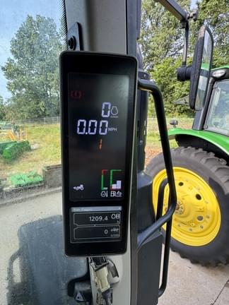 Image of John Deere 6120M equipment image 4