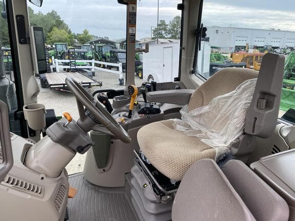 Image of John Deere 6120M equipment image 2