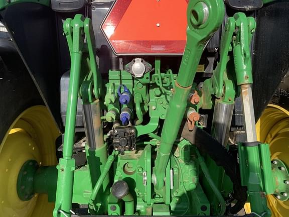 Image of John Deere 6120M equipment image 4