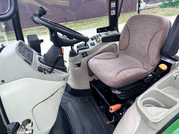 Image of John Deere 6120M equipment image 1