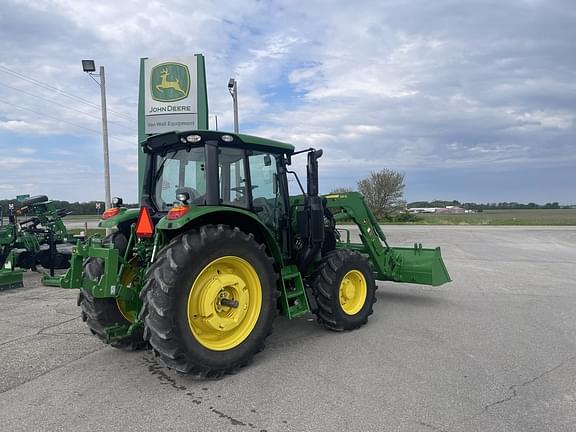 Image of John Deere 6120M equipment image 2