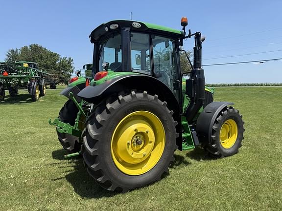 Image of John Deere 6120M equipment image 2
