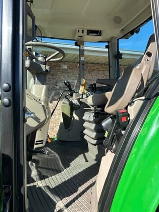 Image of John Deere 6120M equipment image 1