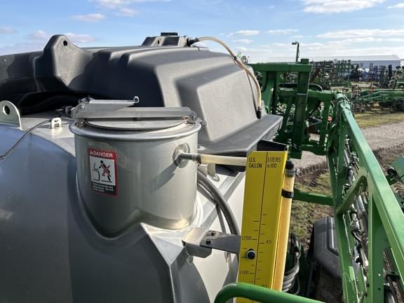 Image of John Deere 612R equipment image 3