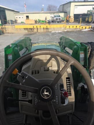 Image of John Deere 6130M equipment image 4