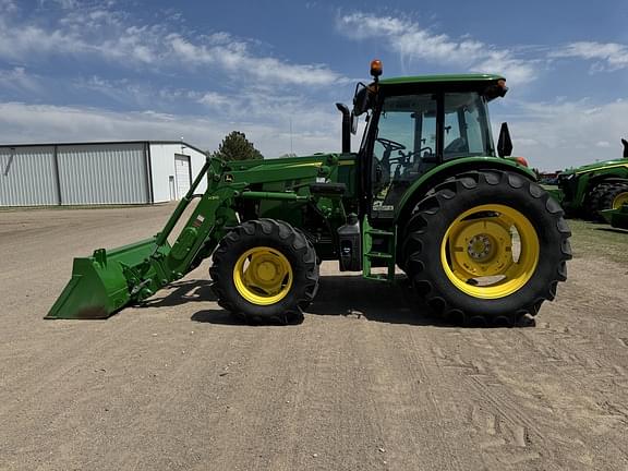 Image of John Deere 6135E equipment image 4