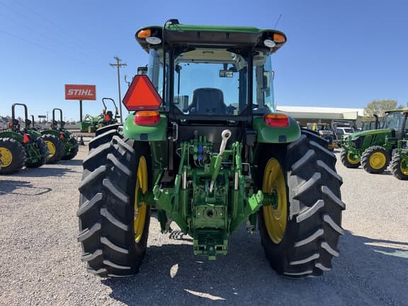 Image of John Deere 6135E equipment image 3