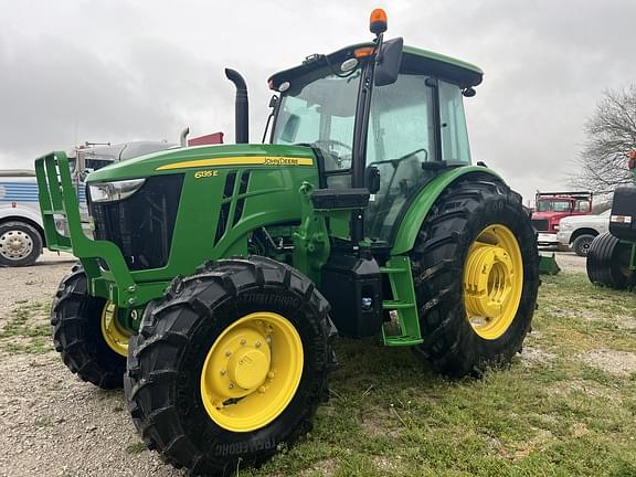 Image of John Deere 6135E equipment image 2