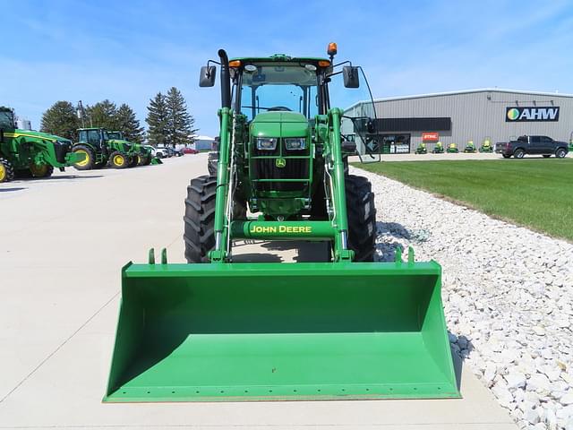Image of John Deere 6135E equipment image 3