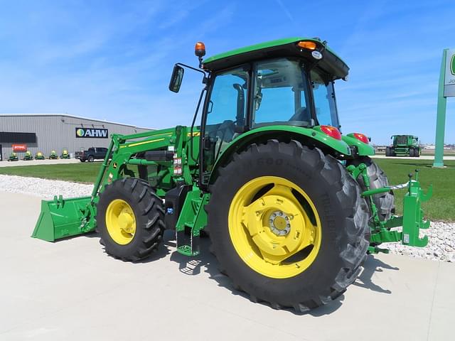 Image of John Deere 6135E equipment image 4