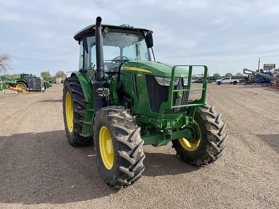 Image of John Deere 6135E equipment image 2