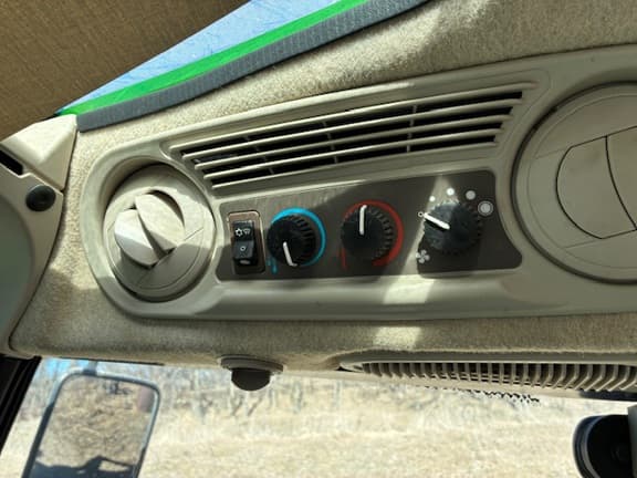 Image of John Deere 6135E equipment image 1