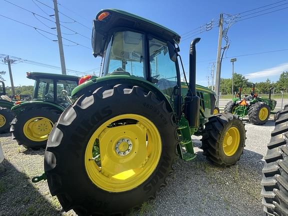 Image of John Deere 6135E equipment image 4