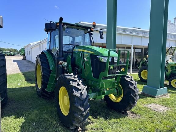 Image of John Deere 6135E equipment image 4