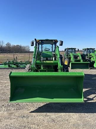 Image of John Deere 6135E equipment image 3