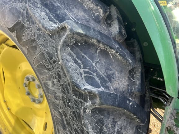 Image of John Deere 6135E equipment image 4