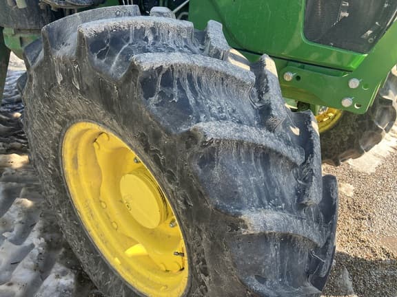 Image of John Deere 6135E equipment image 3