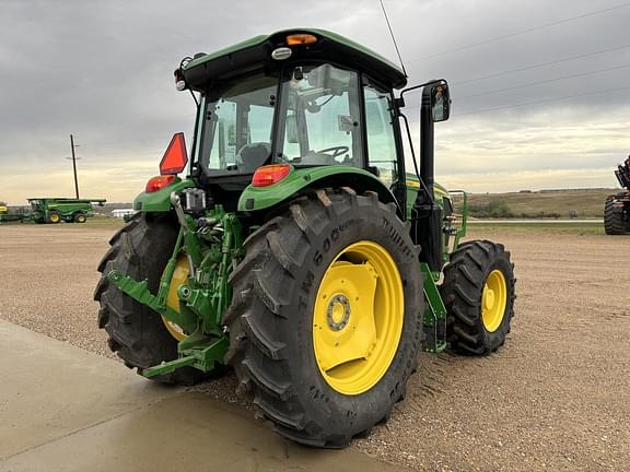 Image of John Deere 6135E equipment image 4